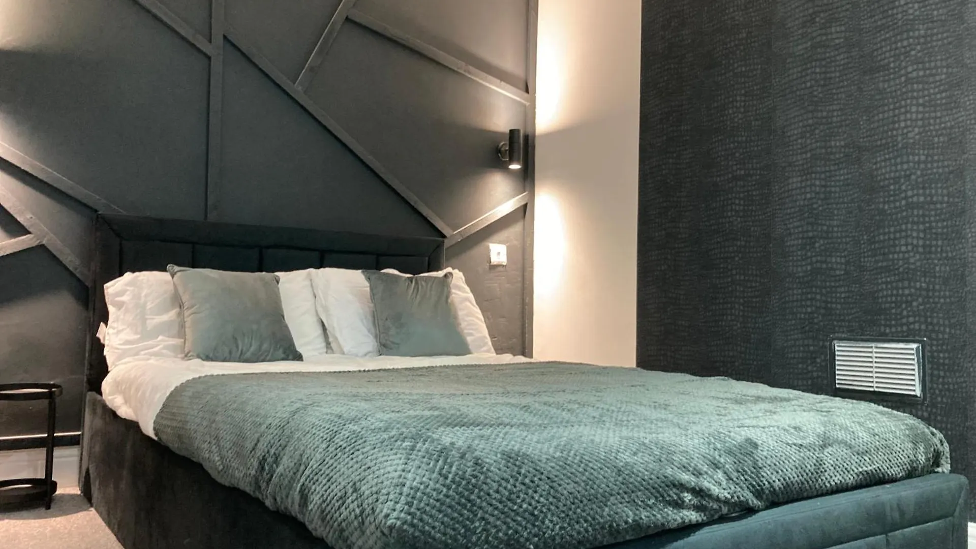 Comfy Living, 2X Bathrooms, 2X Kitchen Nottingham Holiday home
